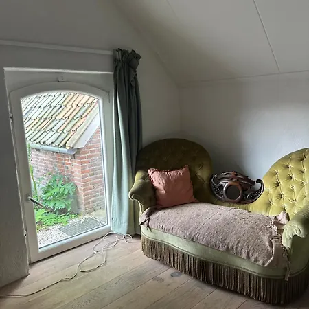 Onder De Paardenkastanje * Empe