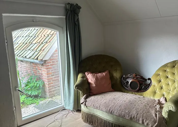 Onder De Paardenkastanje * Empe