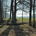 Onder De Paardenkastanje 아파트 *