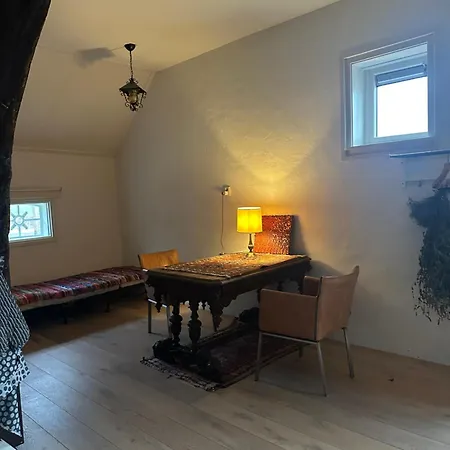 Onder De Paardenkastanje *