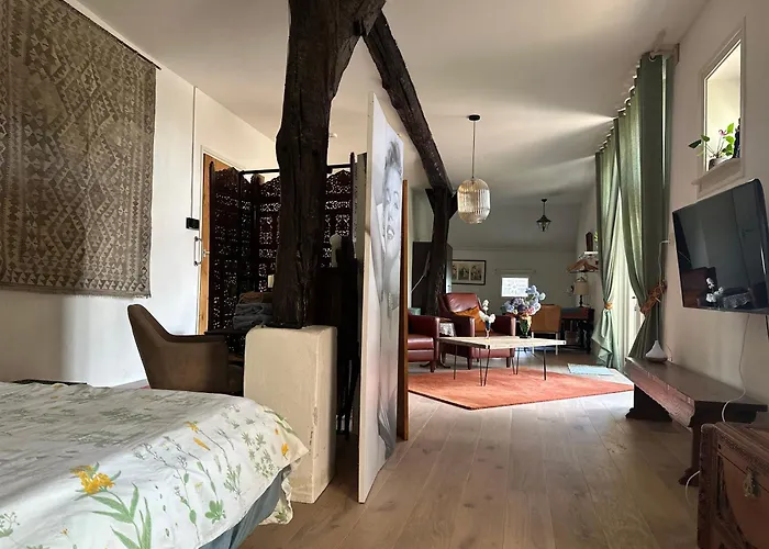 Onder De Paardenkastanje Empe